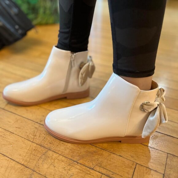 🆕Girls Off-white Faux Leather Ankle Bow Chunky Low Heel Side Zipper Dress Boot - Picture 1 of 10